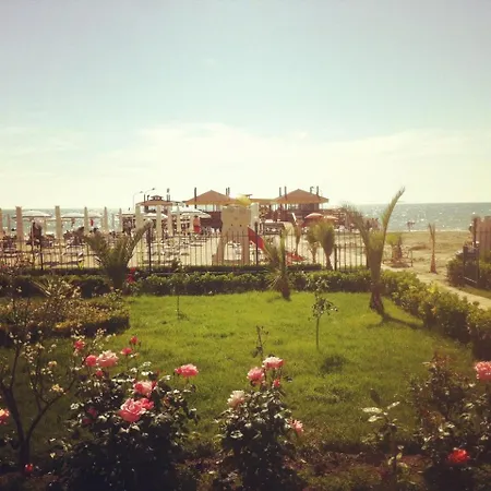 Cinco Beach 아파트